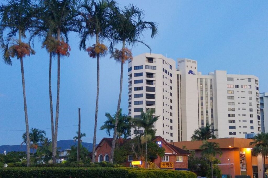 Cairns Aquarius Holiday Apartments image