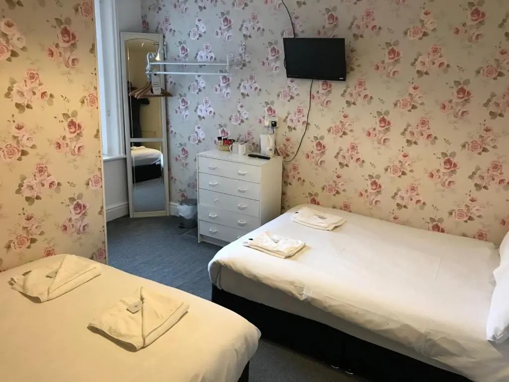 Economy Quadruple room