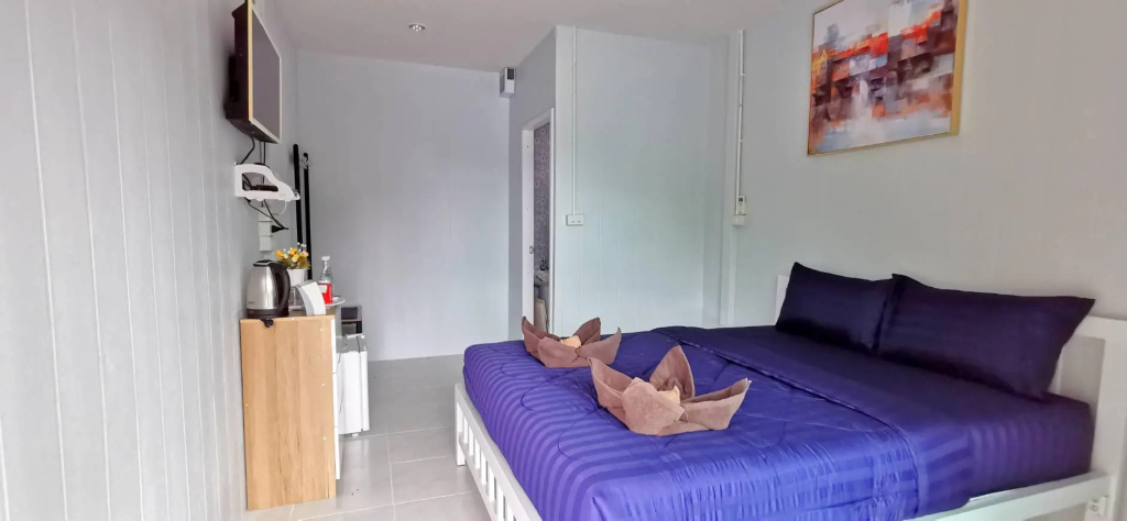 Standard Double room with river view (full double bed)