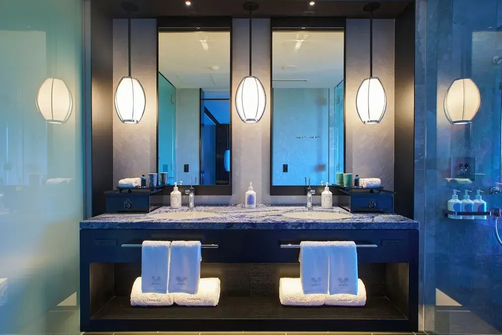 Luxury Double Club room with balcony and with city view (full double bed)