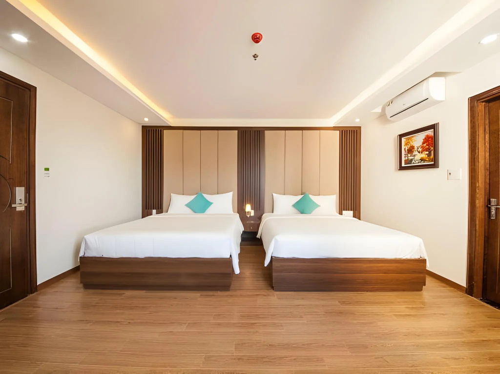 Pariat River Front Hotel — фото