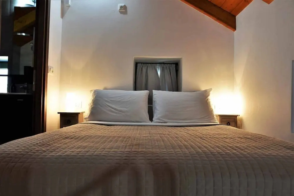 Standard Double room with balcony (full double bed)