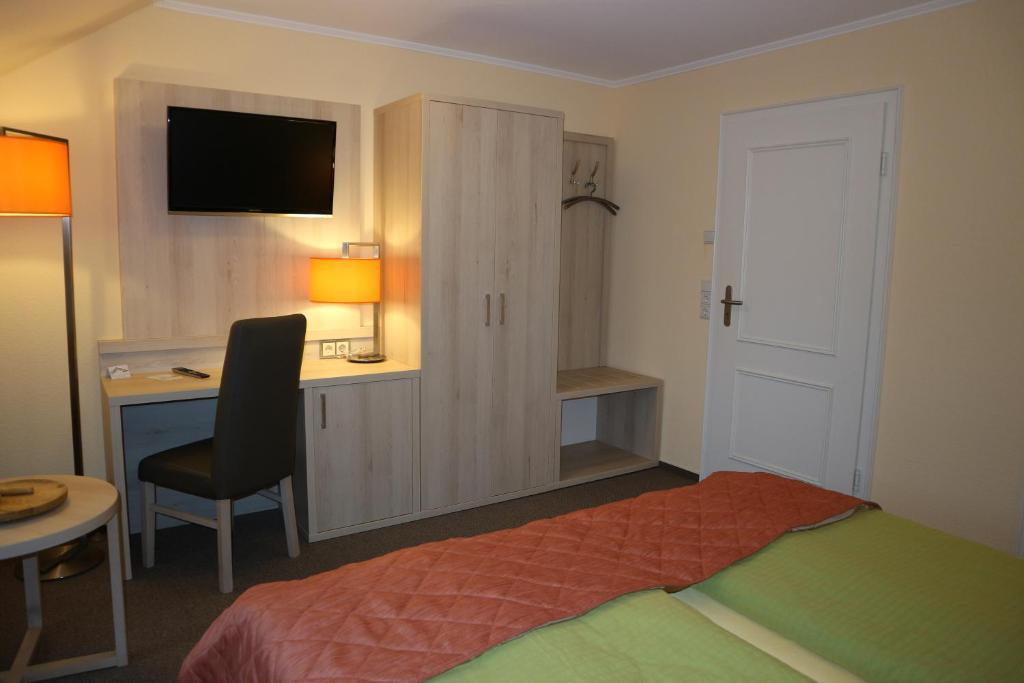 標準雙人房，設有露台及大床