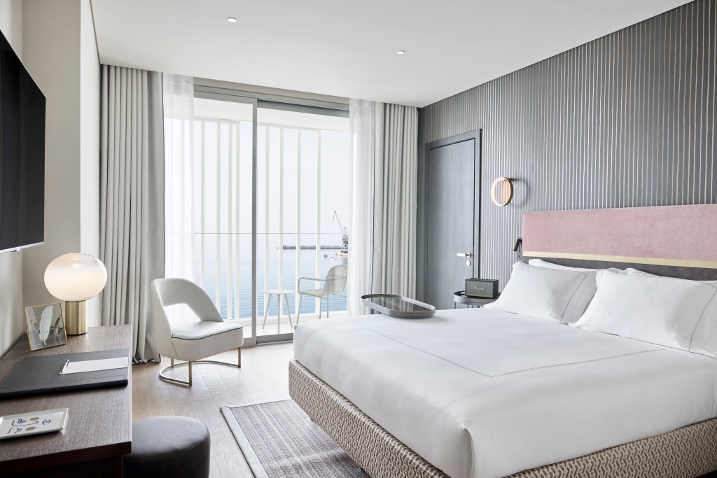 Deluxe room with balcony and with sea view
