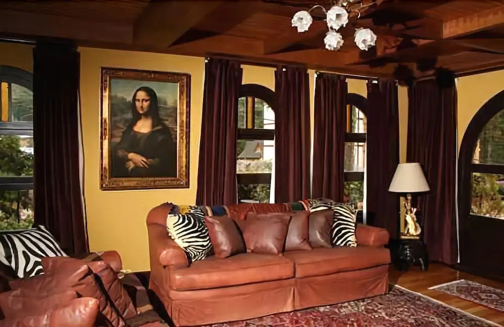 Lobby & Reception