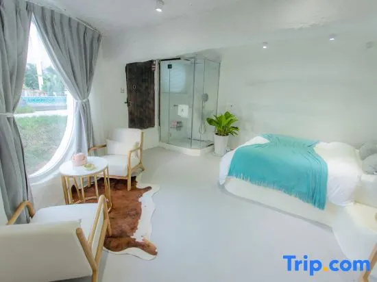 Standard room with courtyard view