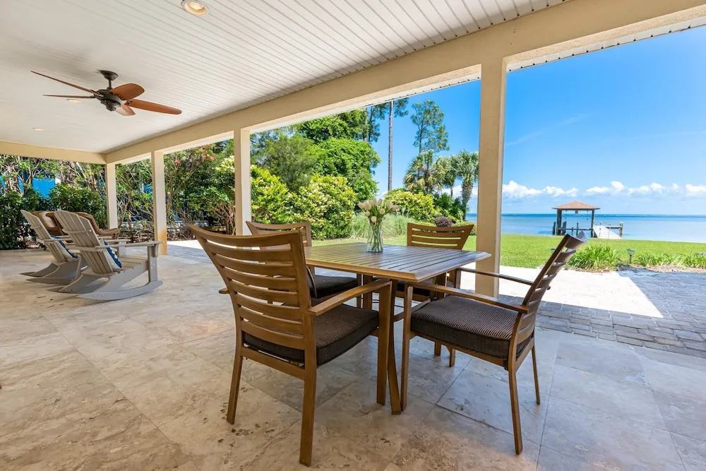 Bayshore Breeze S 31 Bayshore Dr 4BR 2BA 9