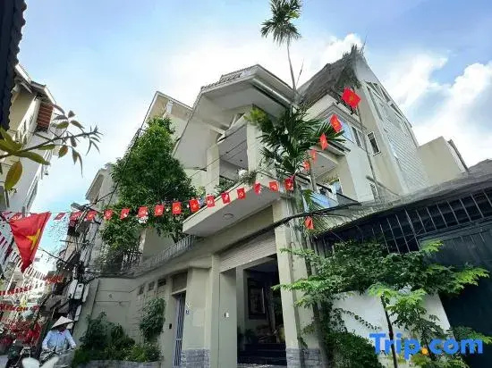 1000m2 Private Villa 32 An Duong Tay Ho