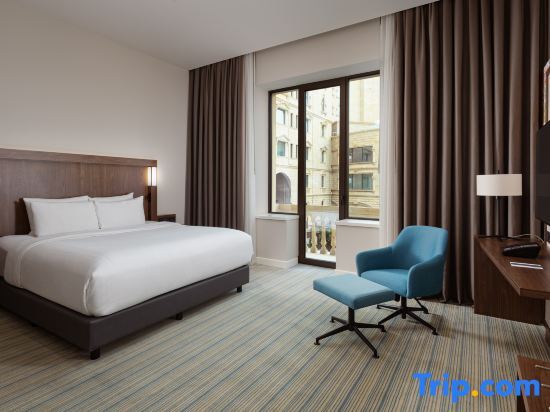 Двухместный номер Superior с видом на город двуспальная кровать в Отель Courtyard by Marriott Baku