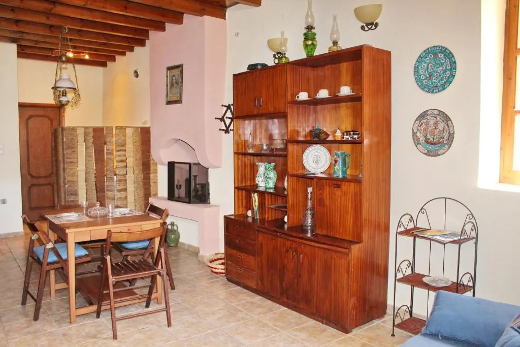 2 Bedrooms Cottage