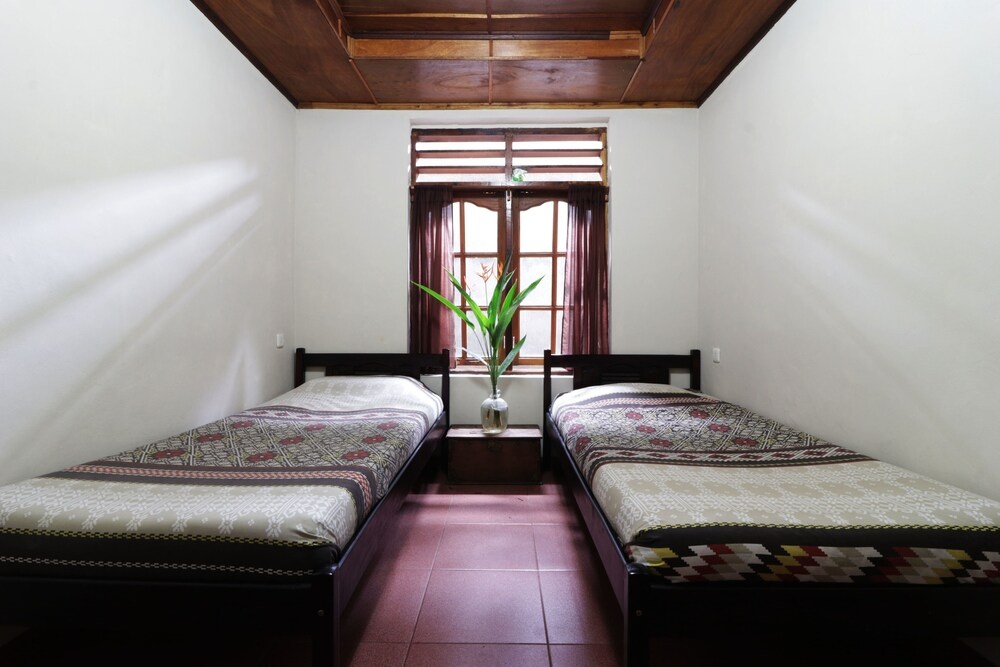 Bagus Bay Guest House by ZUZU in Tuk Tuk