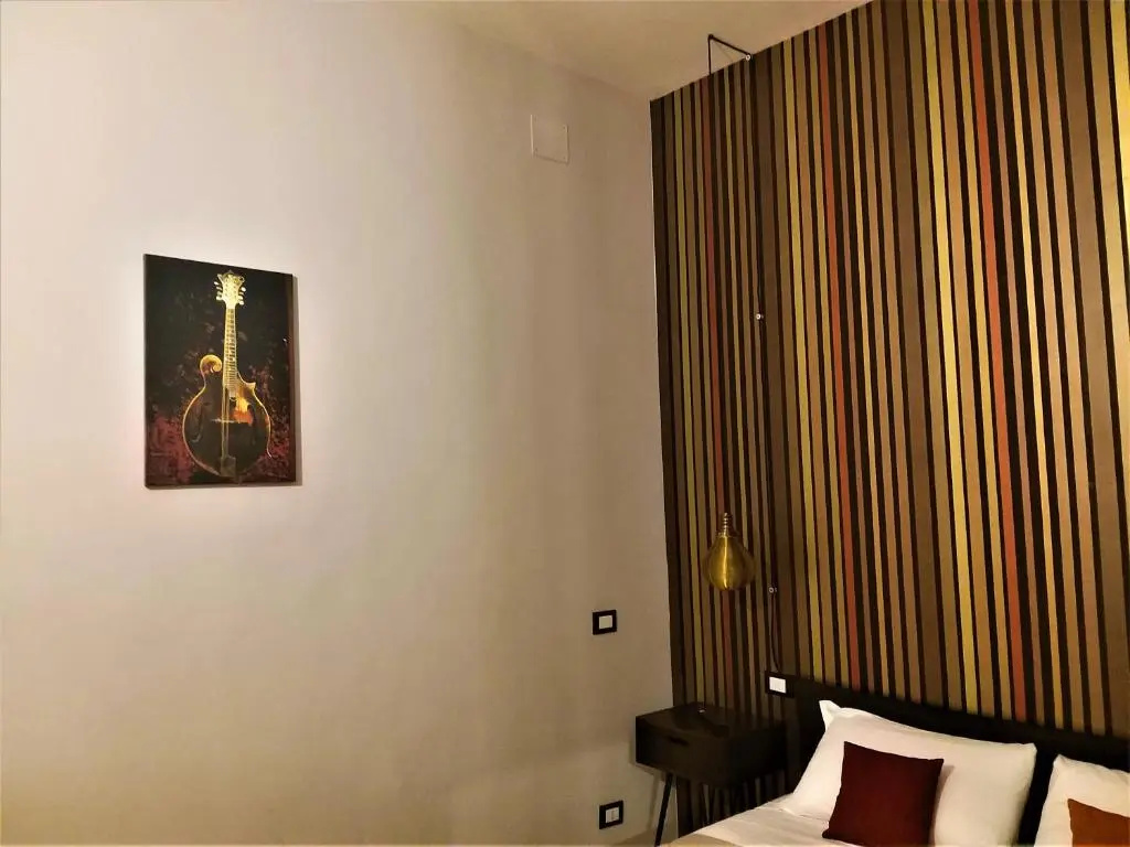 Deluxe Double room (full double bed)