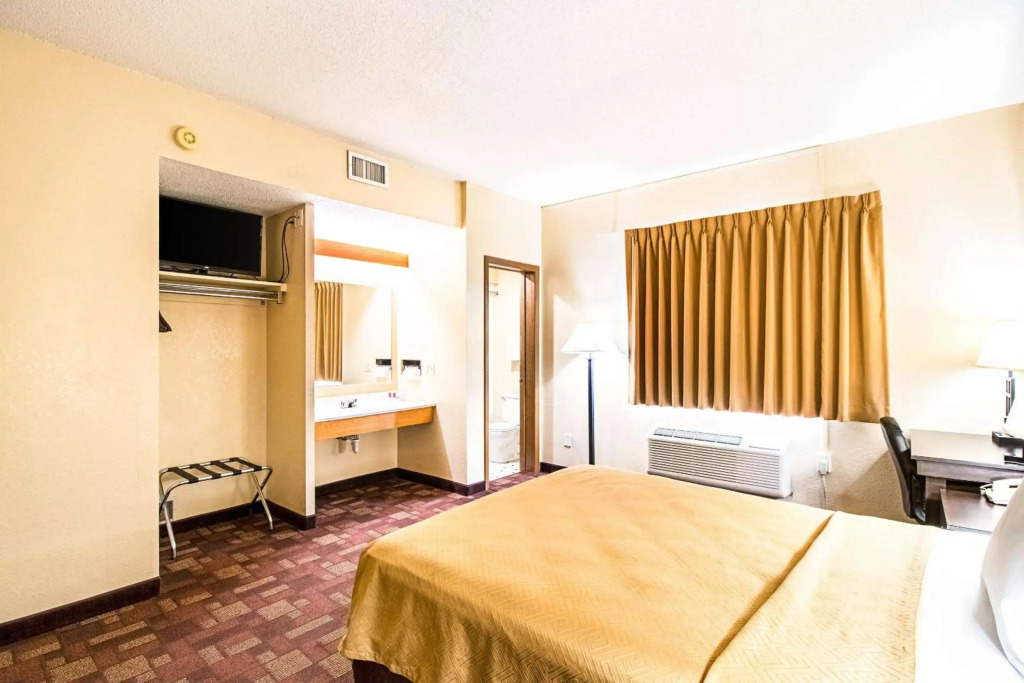 Econo Lodge Watertown — фото 6