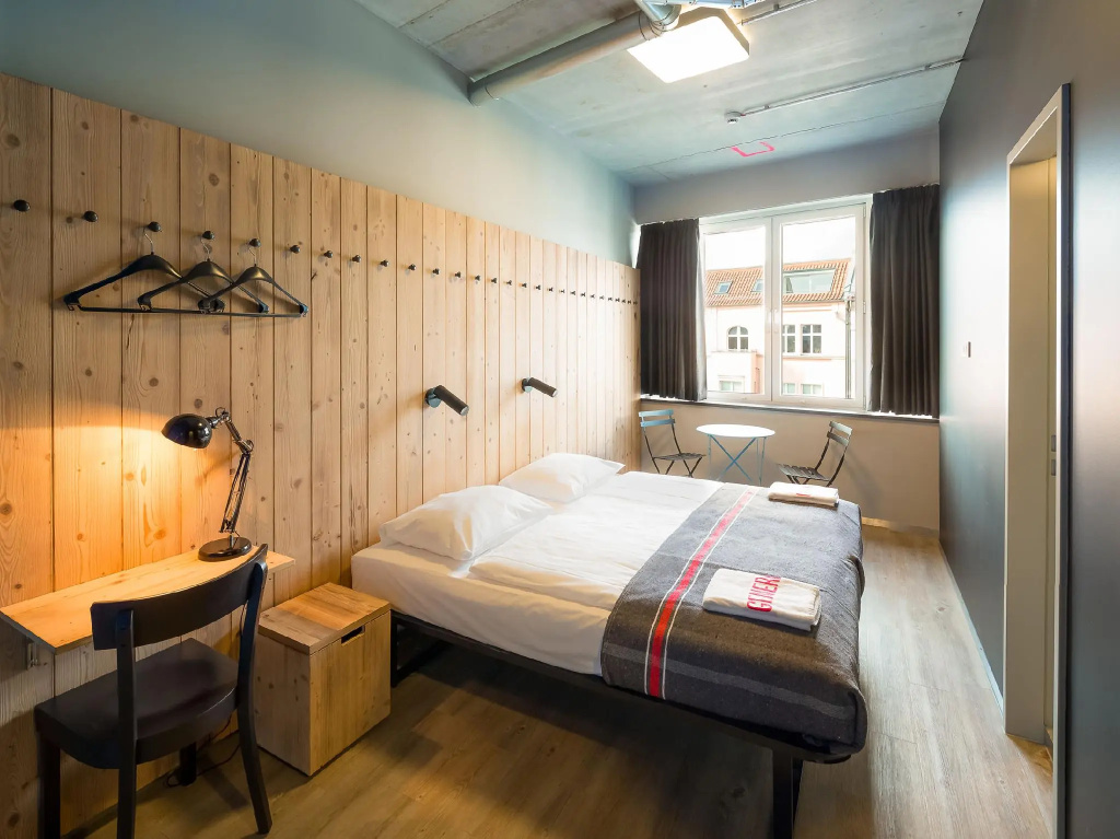 Deluxe Double room (full double bed)