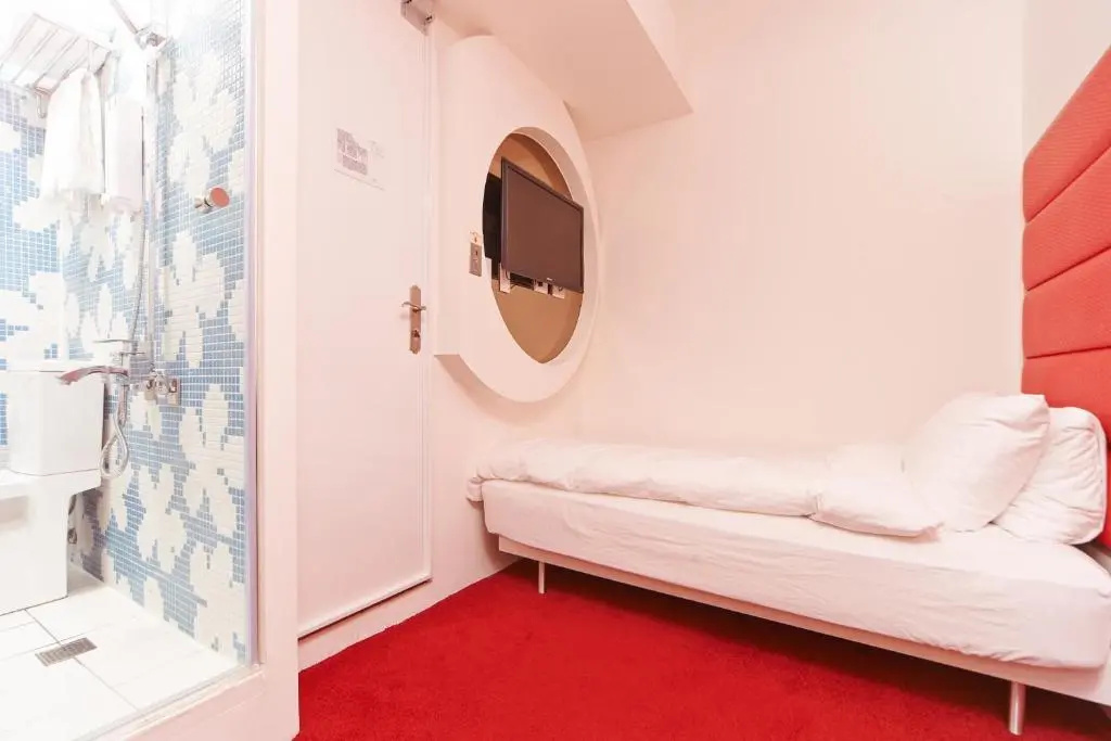 Economy room