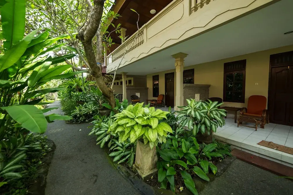 Airy Kuta Kartika Plaza Gang Puspa Ayu 12 Bali