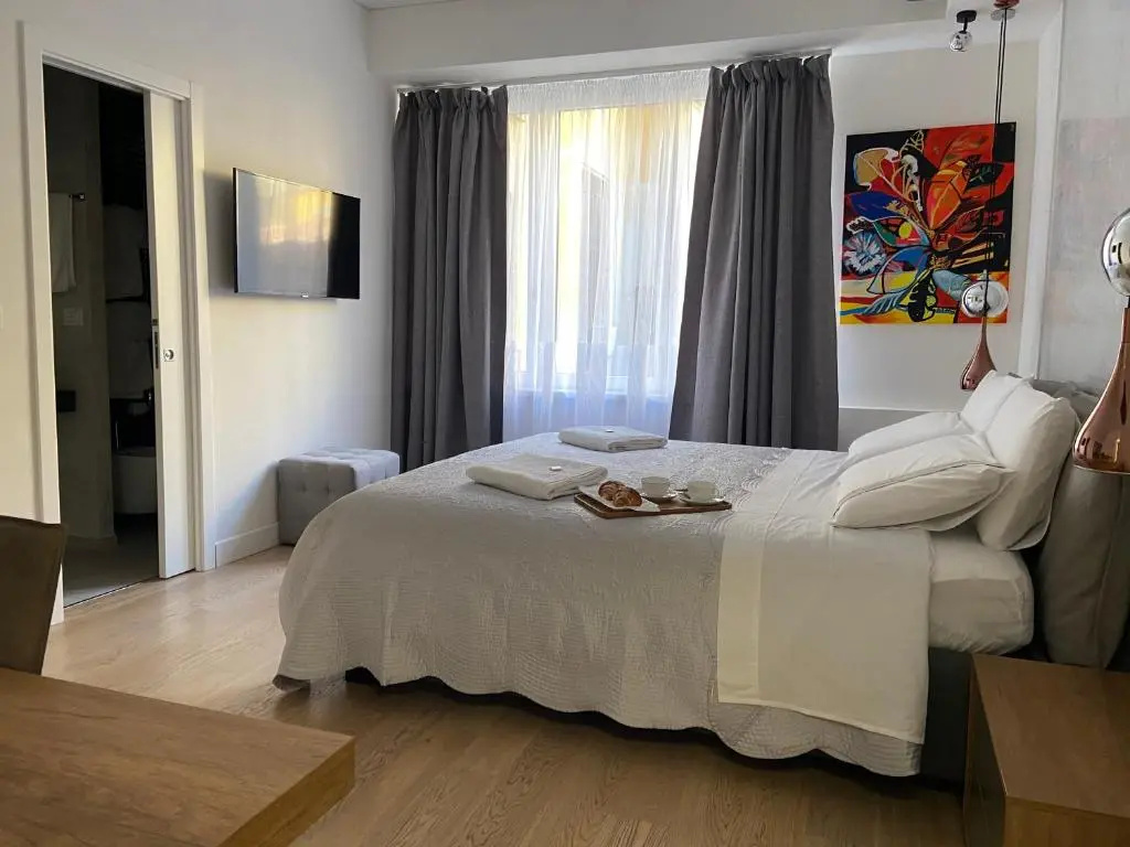Deluxe Double room (full double bed)