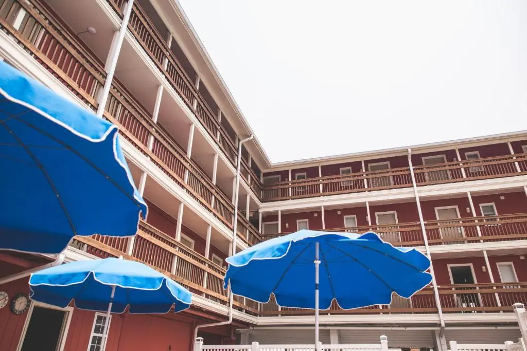 Surf Club Oceanfront Hotel