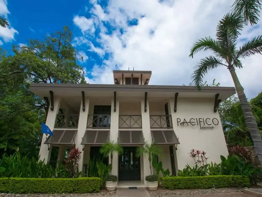 Ground-floor unit with terrace with direct access to pool in Coco