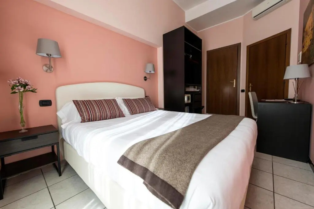 Double room (full double bed)