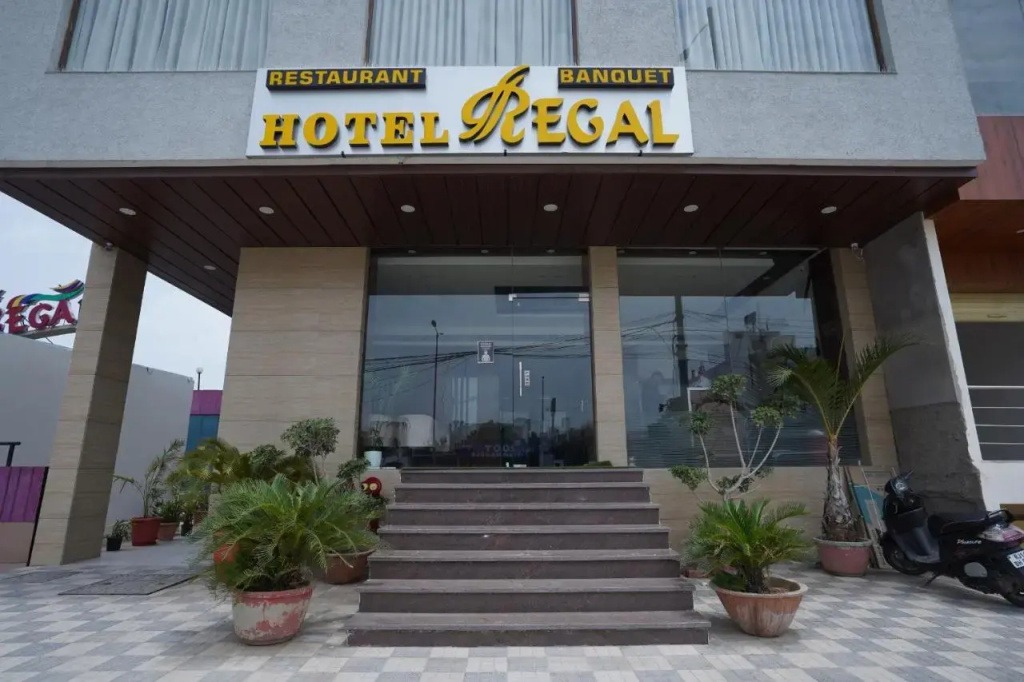 Hotel Regal By Rhytham