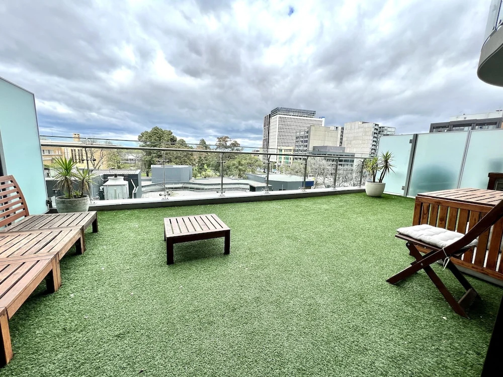 Readyset Apartment on Emerald