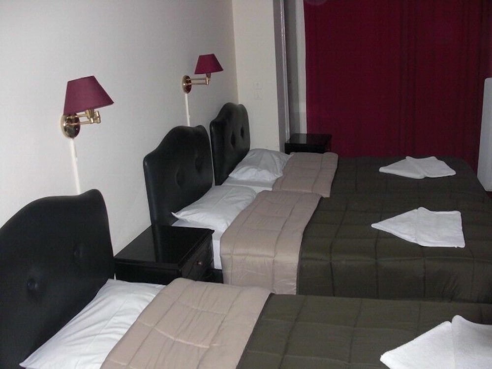Отель Hotel Delfini в Пирее