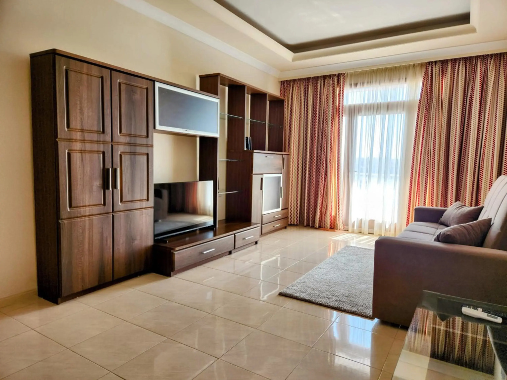 Seafront Apartment - Wifi - Sleeps 5 - Fl2