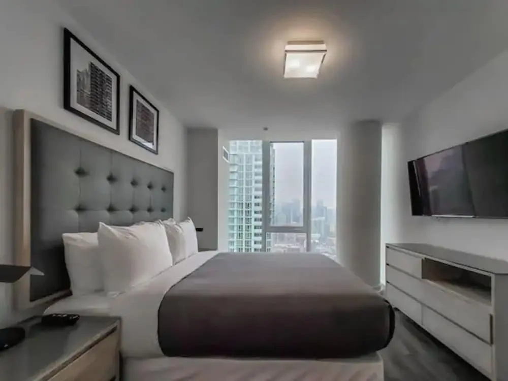 Deluxe Double room with city view (full double bed)