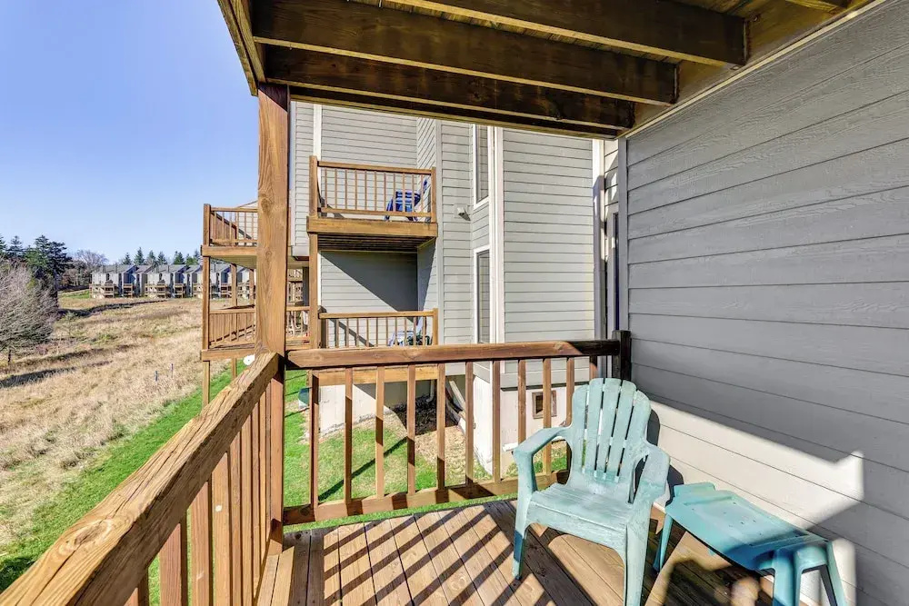 Located in Snowshoe Resort: Townhome w/ Deck!