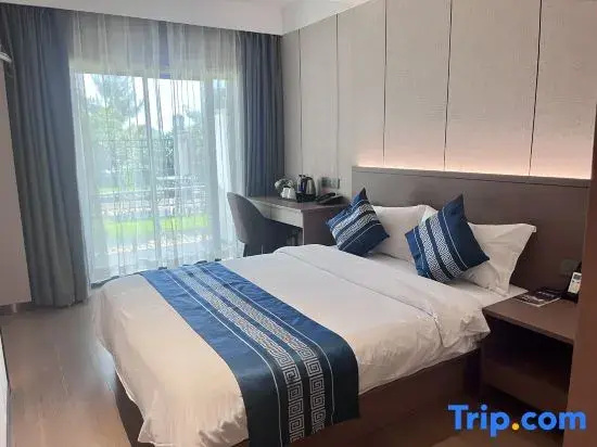 Superior Double room with lake view (full double bed)