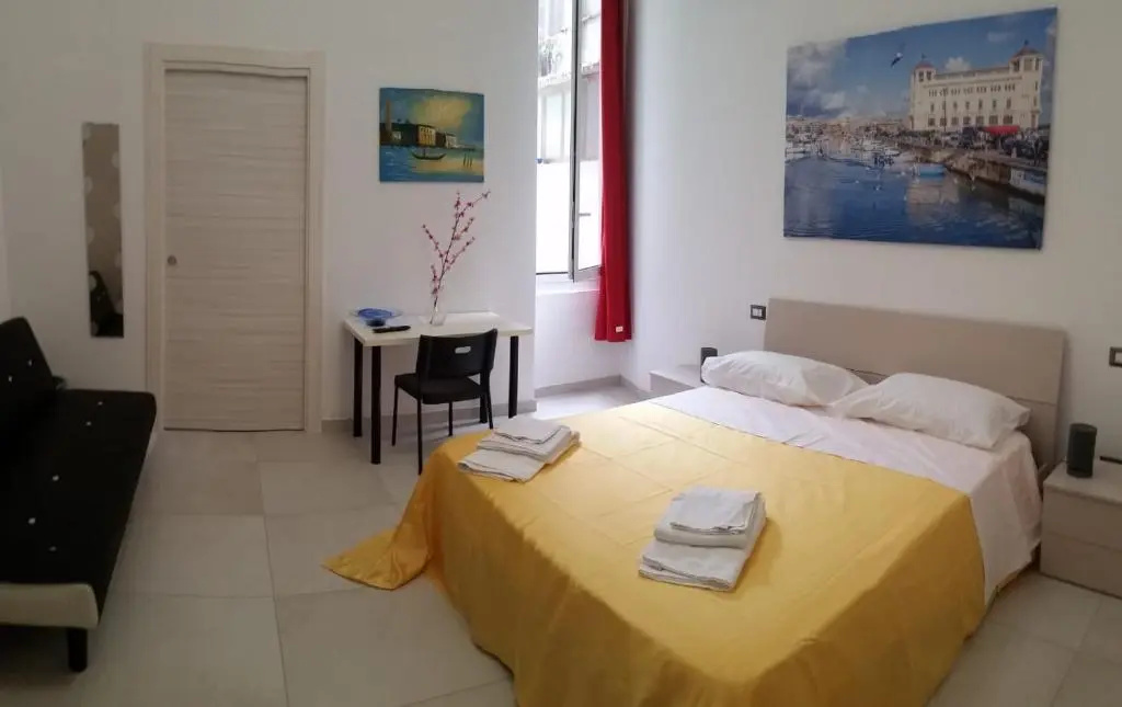 Deluxe Double room (full double bed)