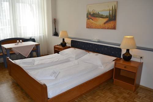 gallery_image_hidden_9