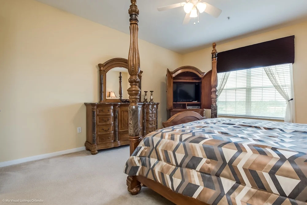 Villa Manuel Lakeview 3 Bedroom Condo by RedAwning