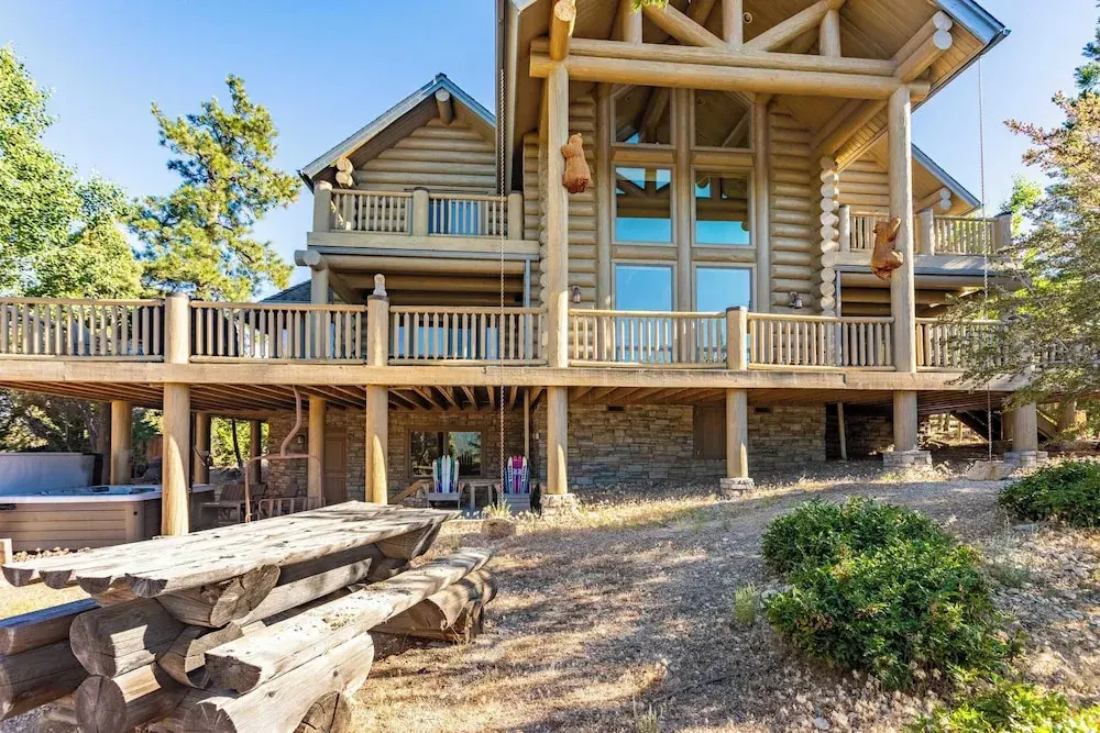 Hot Tub, Game Room, Large Deck w/ Incredible View Penticton Lodge by Avantstay