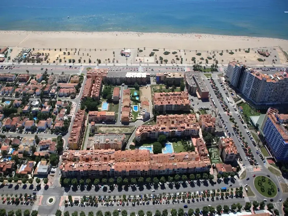 Apartment in Empuriabrava Near Sandy Beach