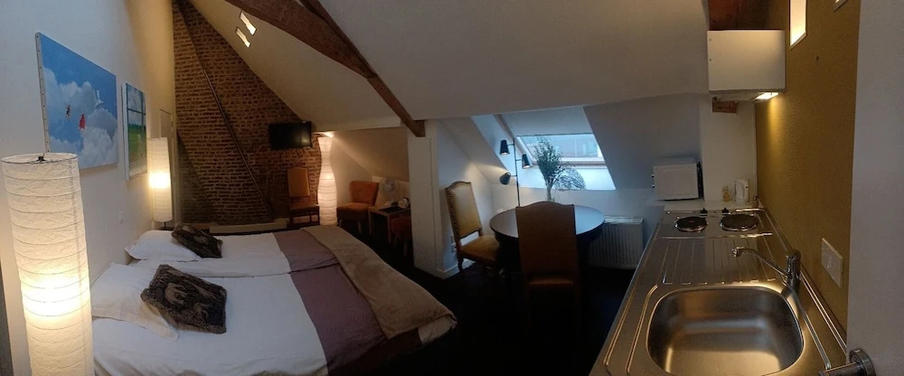 Double Studio (twin beds)