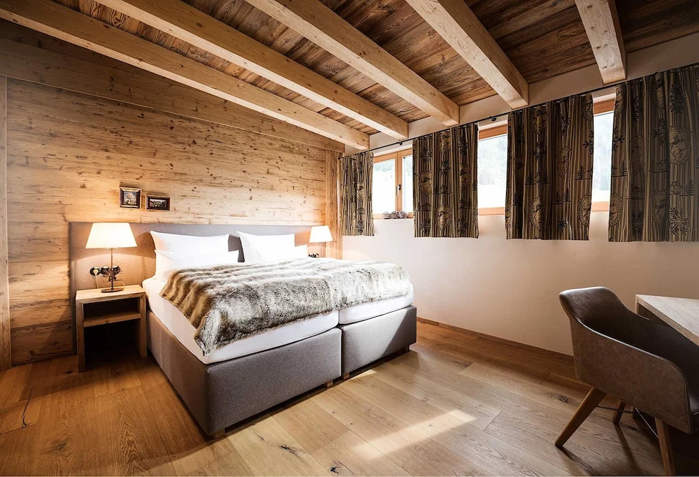 3 Bedrooms Comfort Apartment with balcony and with mountain view