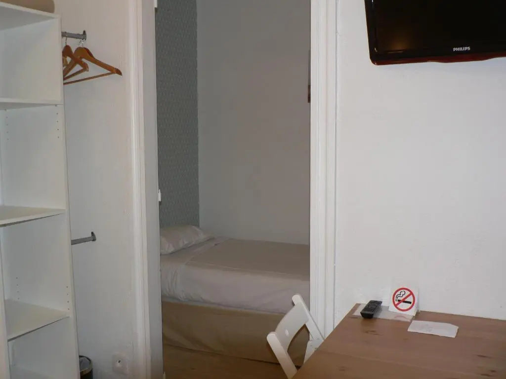 Standard Triple room with courtyard view