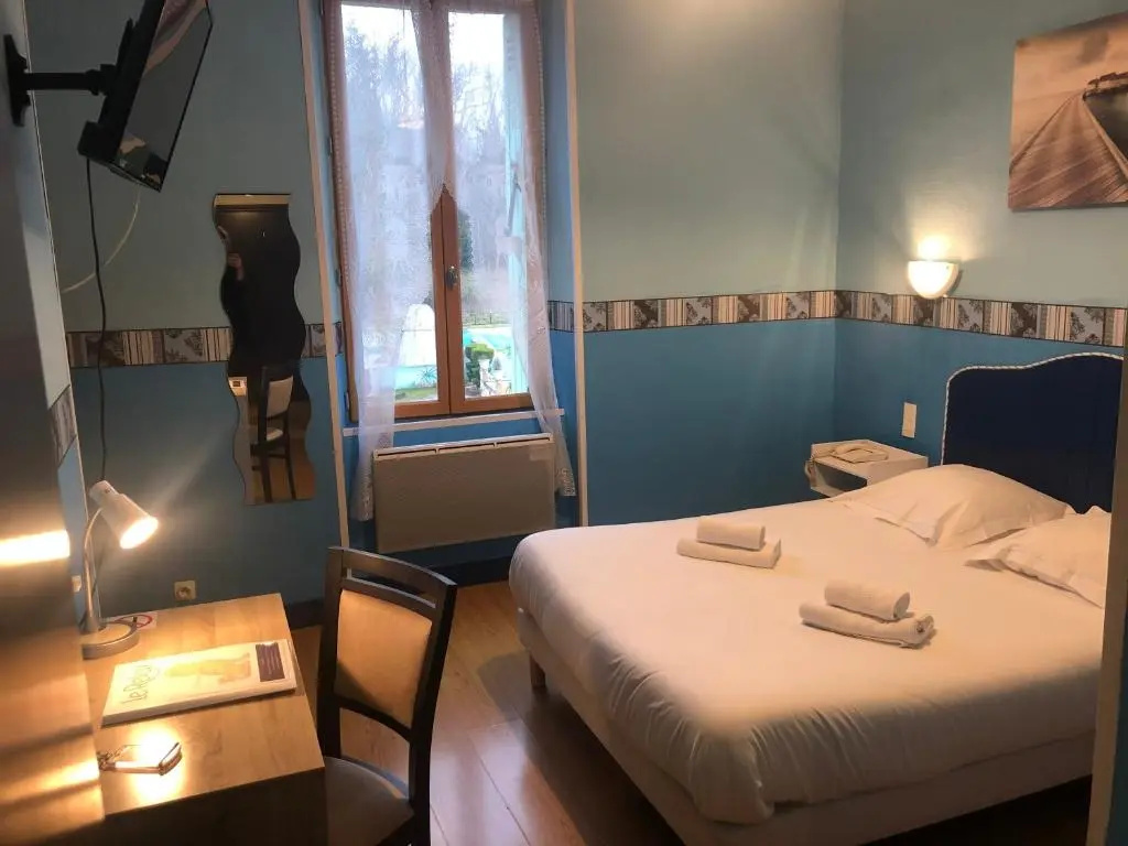Economy Double room with courtyard view (full double bed)