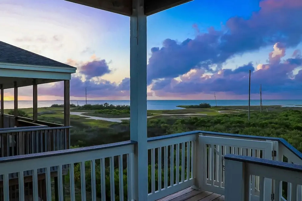 Great bay Views and a Pool in Isla Del Sol