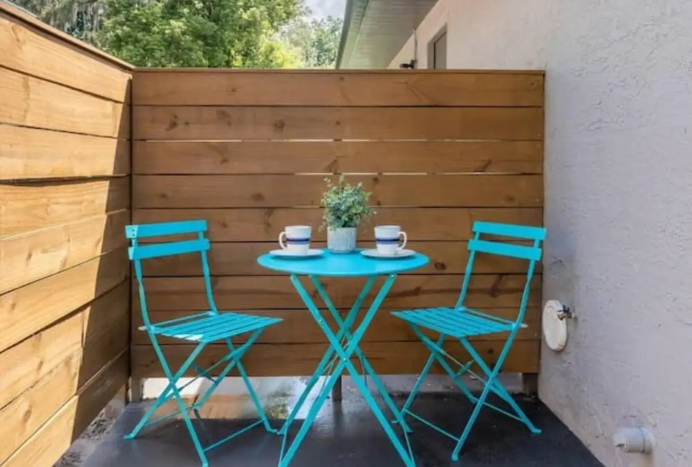 561j Large 2 Bedroom With King bed and Patio!
