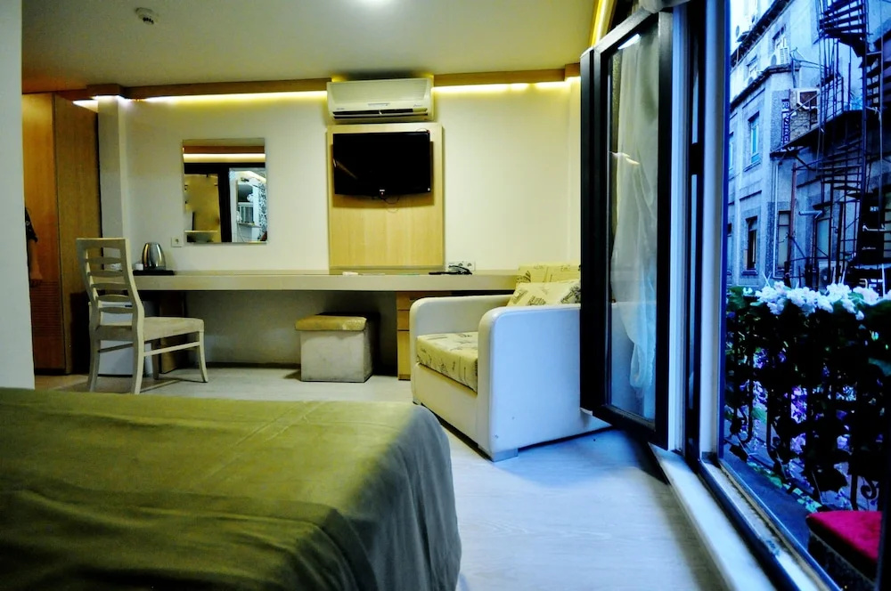 Economy room