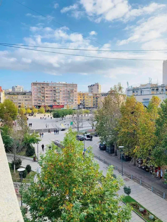 Yellow Moon Hostel&Apartment