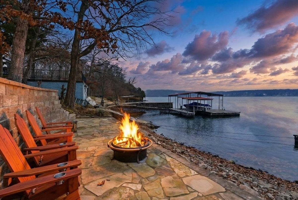 Lakefront Log Cabin With Private Dock, Two Decks & Cozy Comfort at 35mm in Sunrise Beach
