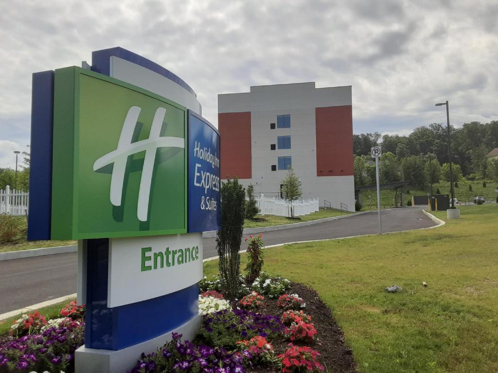 Holiday Inn Express & Suites Harrisburg S - Mechanicsburg image