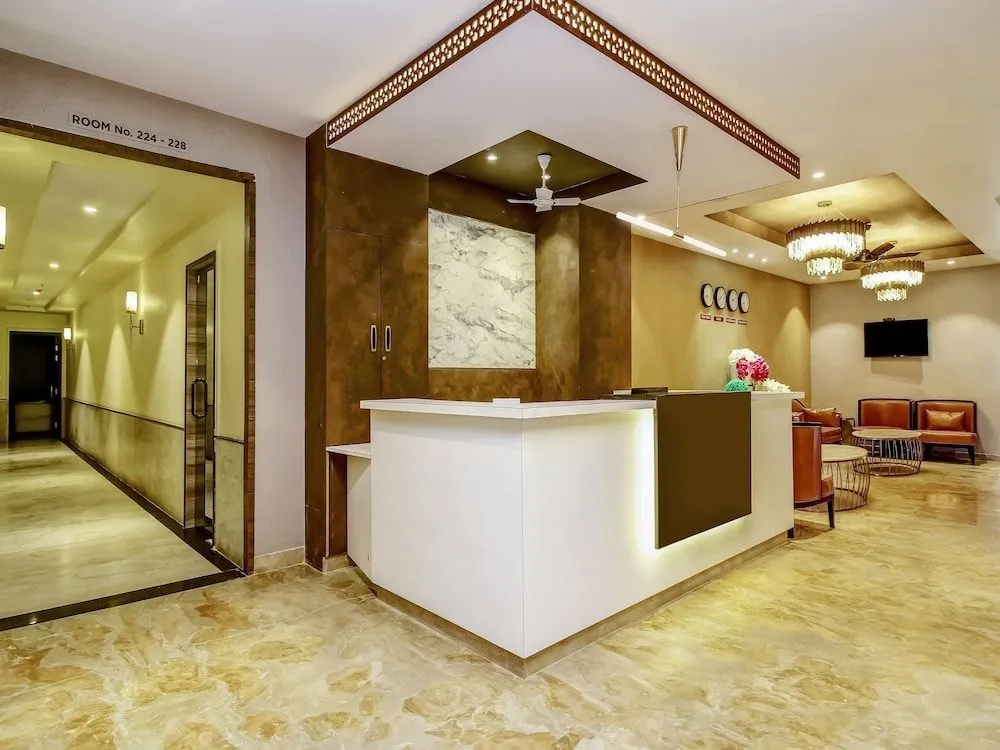 Lobby & Reception