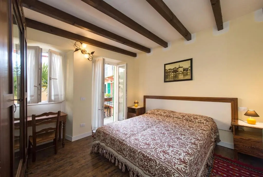 Standard Double room with balcony (full double bed)