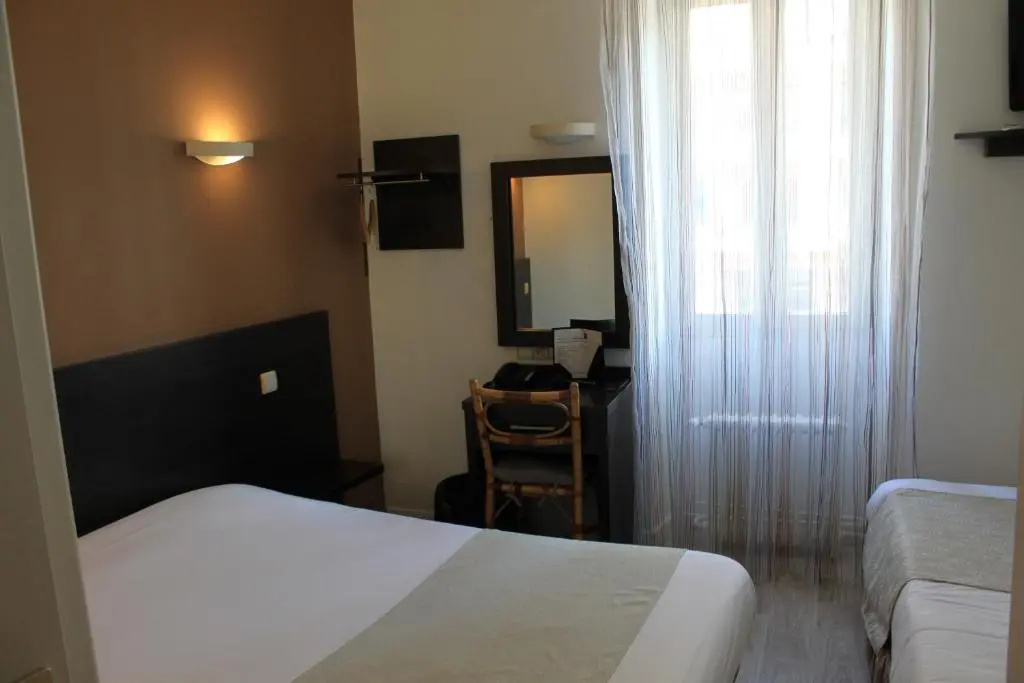 Standard Triple room