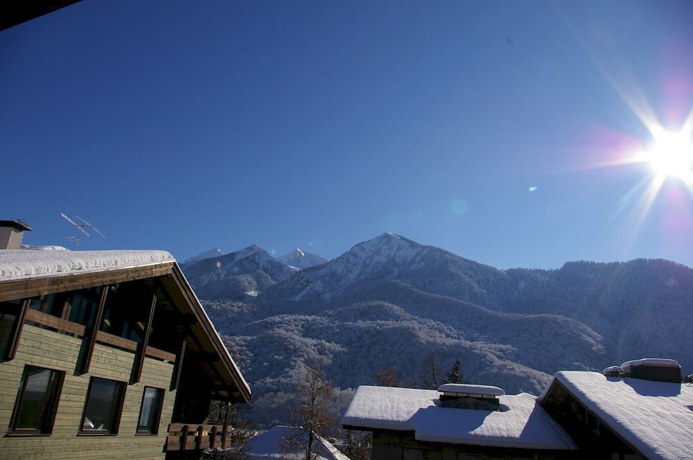 эсто-садок, защитников кавказа 9. сочи, красная поляна, ул. дом в сочи красная поляна. эсто садок. дом у реки красная поляна.